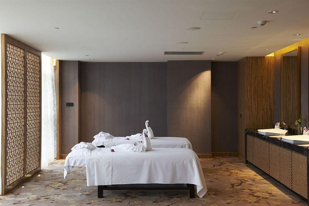Sheraton Waigaoqiao Hotel 5*