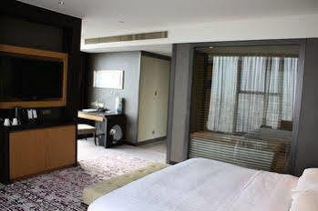 Sheraton Waigaoqiao 5*